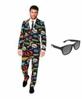 Heren verkleedkleding met comic print maat 48 m met gratis zonnebri